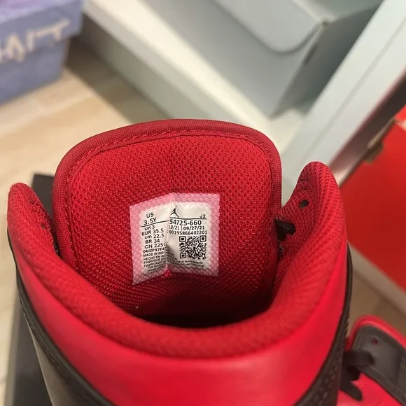 ❤️🖤Jordan 1 MidReverse Bred (2021) (GS) Nike Kids Red and Black Sneakers🖤❤️