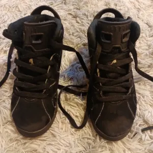 Jordan 6's