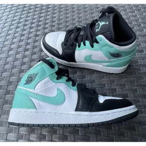 Jordan Black and Green Sneakers Classic Design