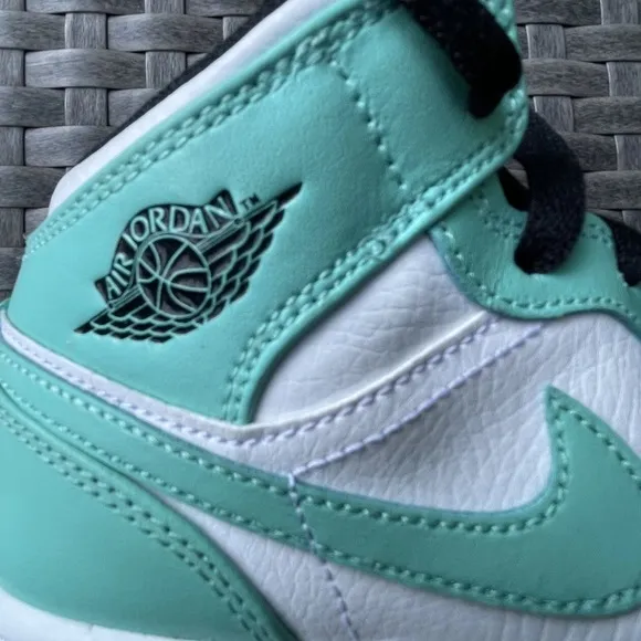 Jordan Black and Green Sneakers Classic Design