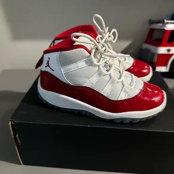 Jordan Cherry Retro 11 Toddler 9C
