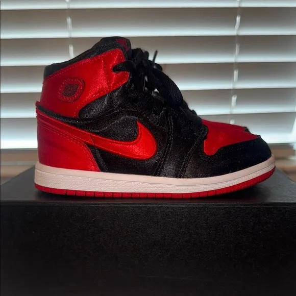 Jordan Kids Retro High OG Shoes - Black and Red