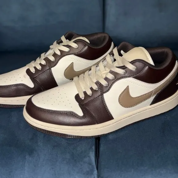 Jordan Men's Brown and Cream Sneakers