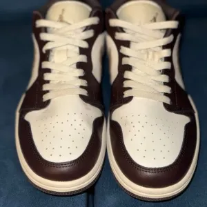 Jordan Men's Brown and Cream Sneakers