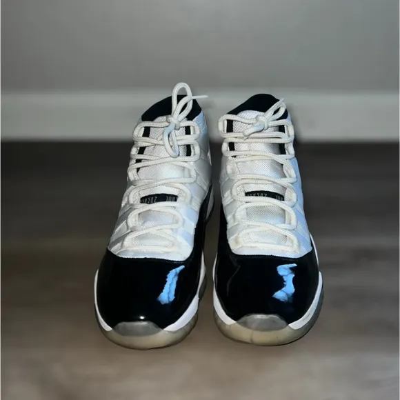 Jordan Men's Shoes - Black and White