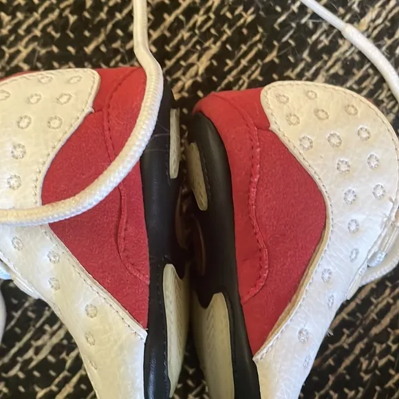 Jordan Red Sneakers Classic Design