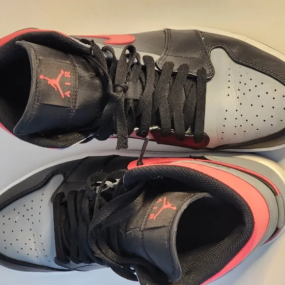 JordanMid 1 Pink ShadowMen's Black and Gray Sneakers