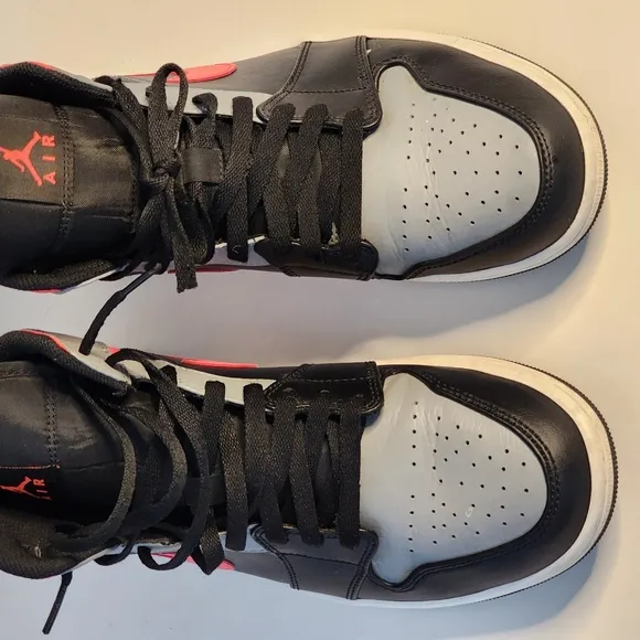 JordanMid 1 Pink ShadowMen's Black and Gray Sneakers