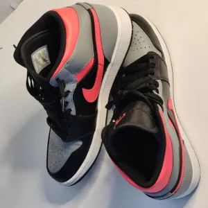 JordanMid 1 Pink ShadowMen's Black and Gray Sneakers