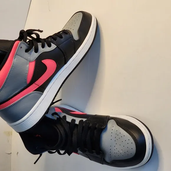JordanMid 1 Pink ShadowMen's Black and Gray Sneakers