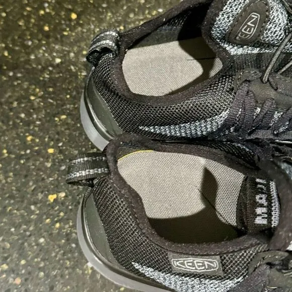 Keen Uneek Exo Sneaker/Casual Shoes. Black/Steel Gray. Size 9.