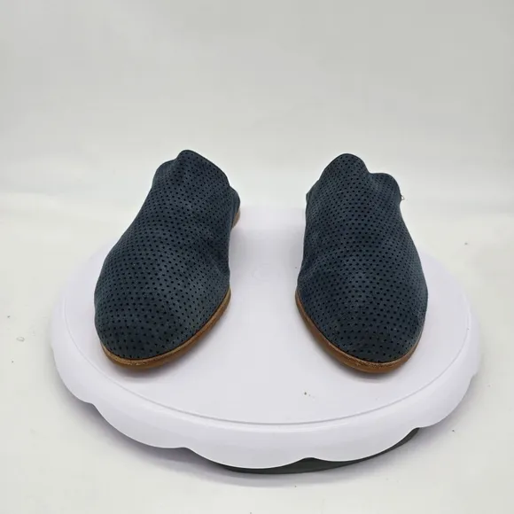 Kenneth Cole Shoes Women's 7.5M Rubie Navy Slip-On Mules