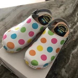 Kids Swedish leather &amp; wooden Polka Dot Clogs - Multicolor