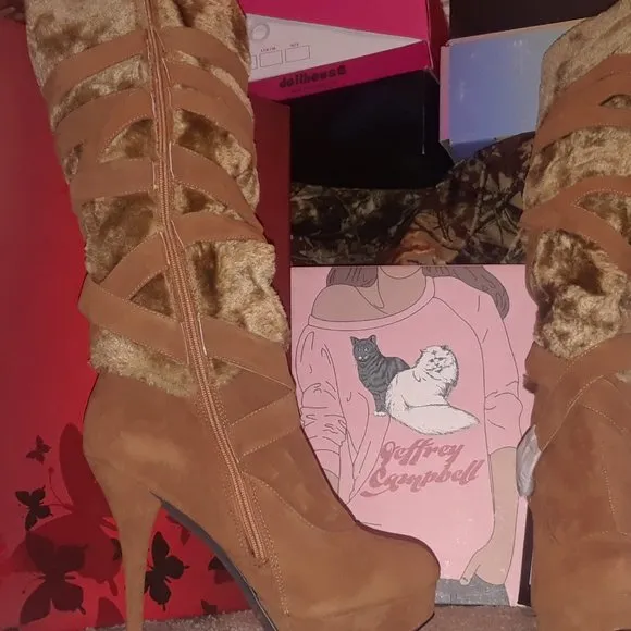 KNEE HIGH BOOTS (  BRAND NEW !!! )