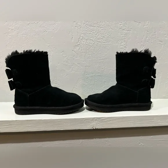 KOOLABURRA BY- UGG Black SnowBoots. Sz. (13)Plaid &amp; Bows on Back!