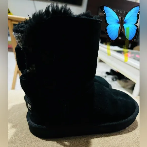 KOOLABURRA BY- UGG Black SnowBoots. Sz. (13)Plaid &amp; Bows on Back!