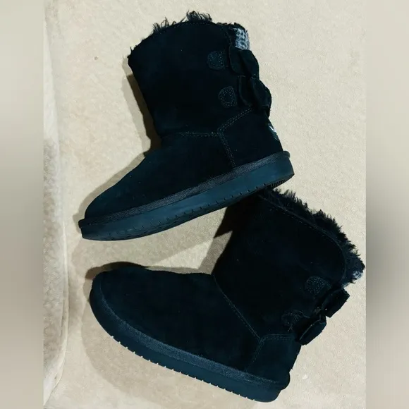 KOOLABURRA BY- UGG Black SnowBoots. Sz. (13)Plaid &amp; Bows on Back!