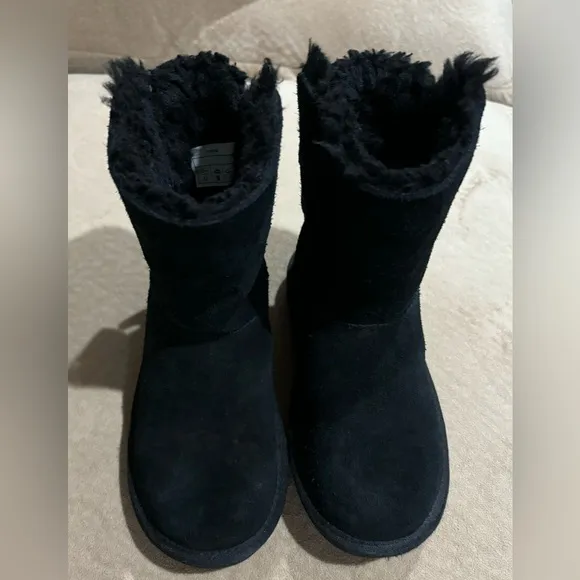 KOOLABURRA BY- UGG Black SnowBoots. Sz. (13)Plaid &amp; Bows on Back!