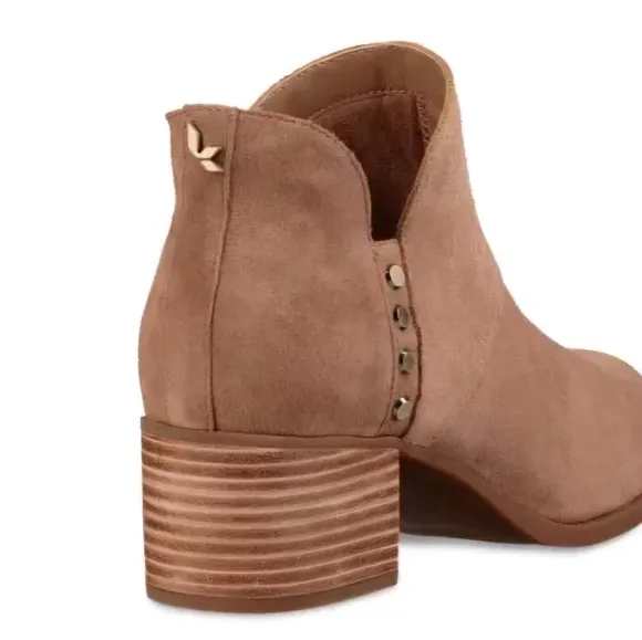 Koolaburra By UGG Women's Beige Boots new
