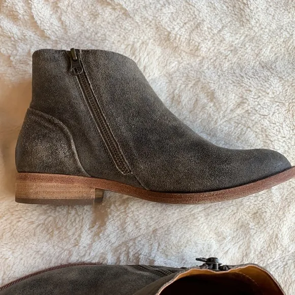 Kork-Ease Riley Taupe Distressed Tan Bootie Size 7