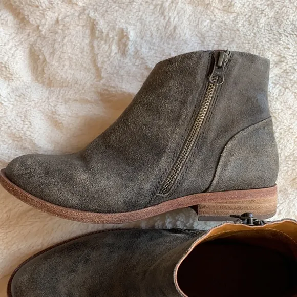 Kork-Ease Riley Taupe Distressed Tan Bootie Size 7