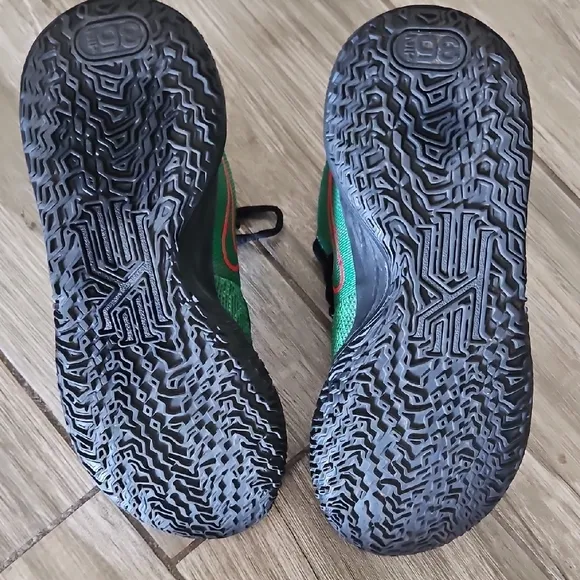 Kyrie Air Zoom Turbo Boys Sneakers
