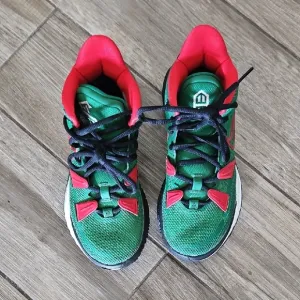 Kyrie Air Zoom Turbo Boys Sneakers
