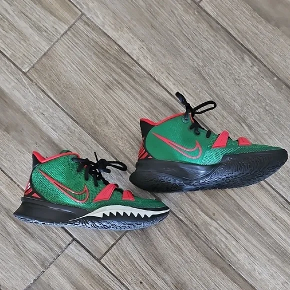 Kyrie Air Zoom Turbo Boys Sneakers