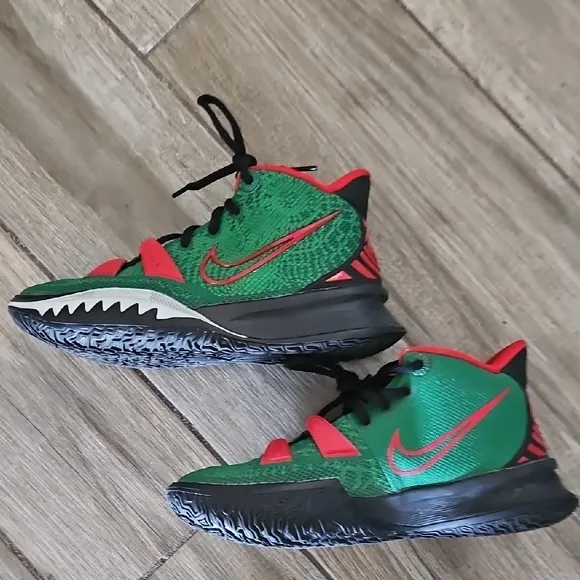Kyrie Air Zoom Turbo Boys Sneakers