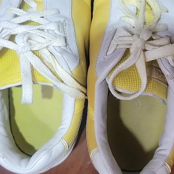 Lacoste T-clip Sneakers Mens Yellow Suede Lace-up Low Top Atletic Shoe Size 13