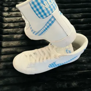 Ladies White and Blue High-Top Nike  Sneakers size 9