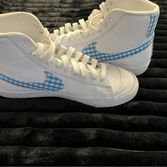 Ladies White and Blue High-Top Nike  Sneakers size 9