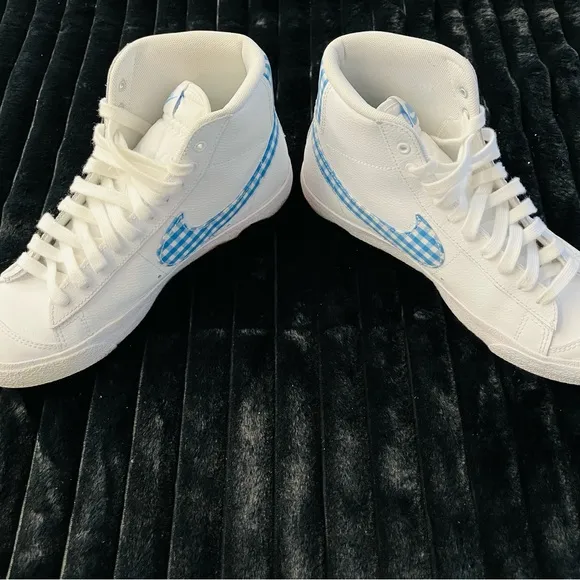Ladies White and Blue High-Top Nike  Sneakers size 9