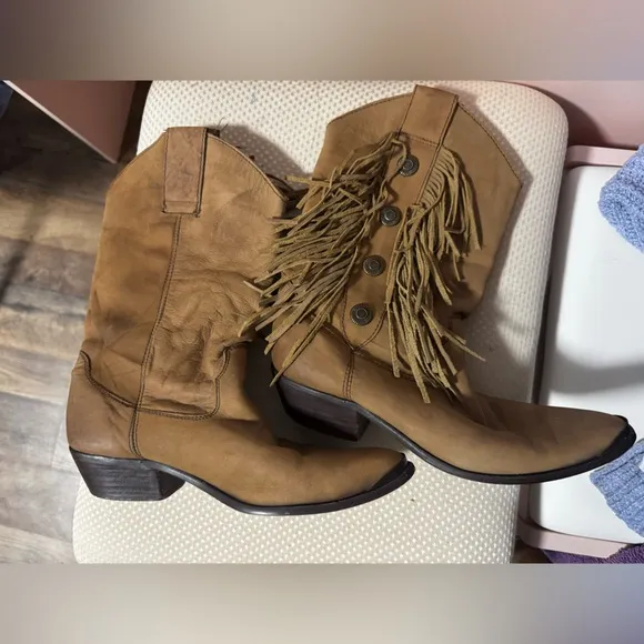 Laredo Leather Boots Size 6M Tan color