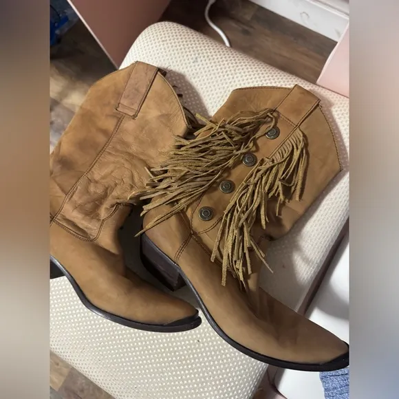 Laredo Leather Boots Size 6M Tan color