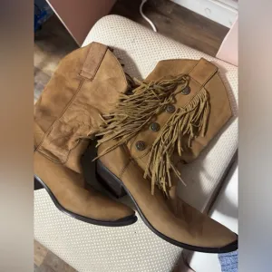 Laredo Leather Boots Size 6M Tan color