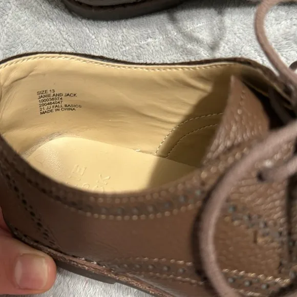 LEATHER WING TIP SHOE