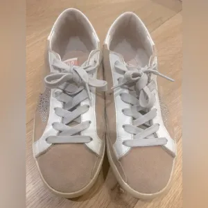 Lightly worn tan suede superstar, Golden goose sneakers