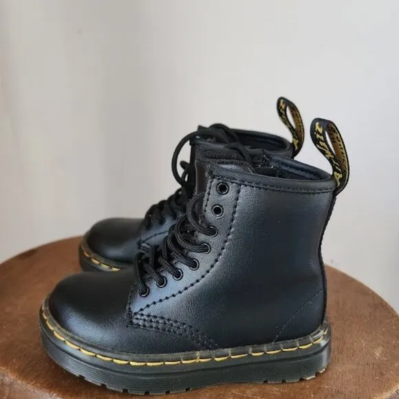 **LIKE NEW** Doc Marten Toddler 1460 Softy Leather Lace Up Boots Size 8c