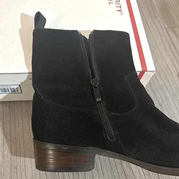 Like New Men’s butter-soft suede dress boots, Sz 11