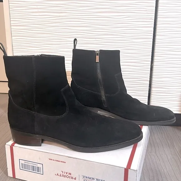 Like New Men’s butter-soft suede dress boots, Sz 11