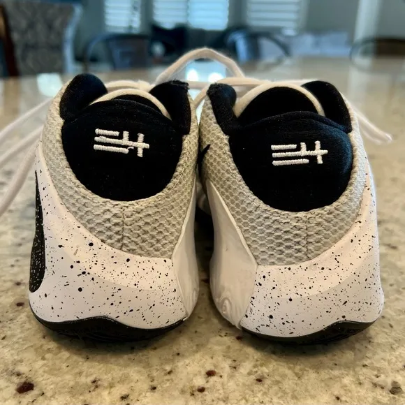 LIKE NEW Nike Zoom Freak 1, GS Oreo, Big Kids Size 4