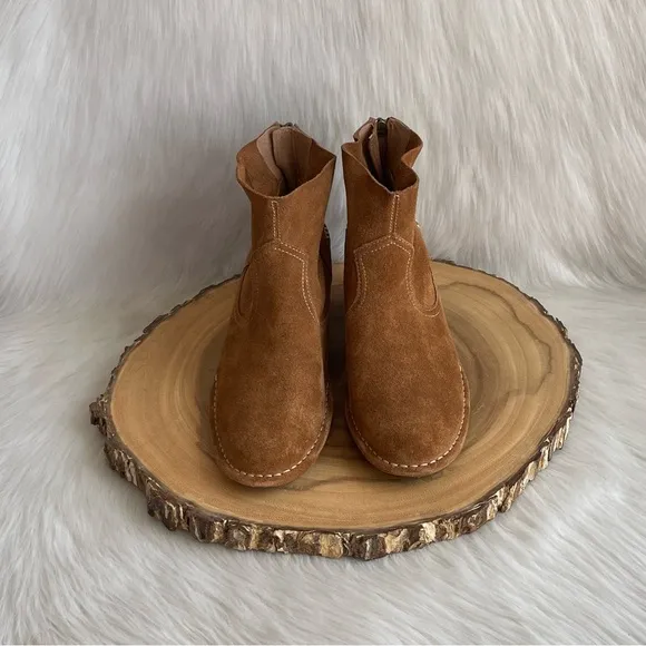 LIKE NEW UGG Bandara suede block heel ankle boots