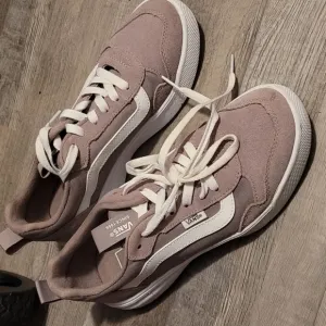 Like New Vans Women's Mauve Color Sneakers