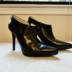 LK Bennett Black Ankle Booties Leather Zip Womens 39.5 8.5 Classic Designer Shoe