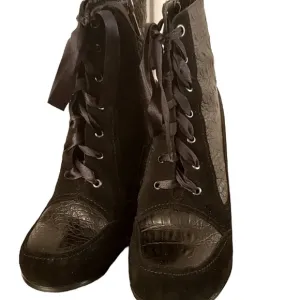 𝅺LORIBLU Adorable Booties EUC