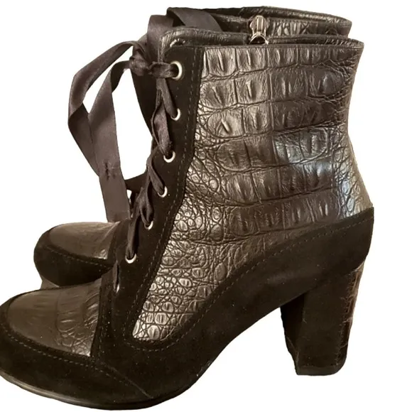 𝅺LORIBLU Adorable Booties EUC