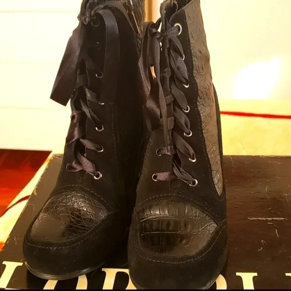 𝅺LORIBLU Adorable Booties EUC