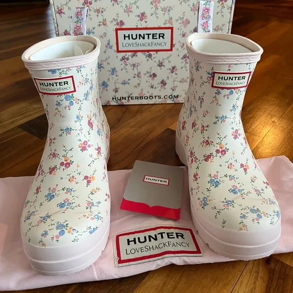 LoveShackFancy x Hunter Women’s PLAY™ Sunrise Patchwork Confetti Bloom Boot, NEW