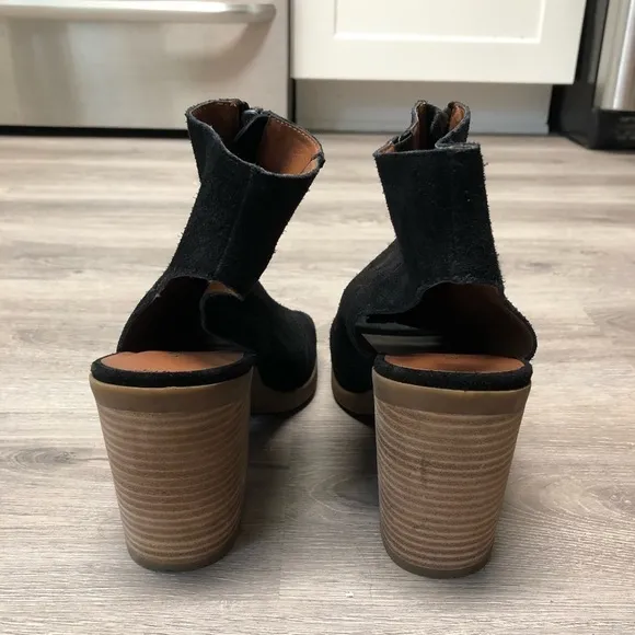 Lucky Brand Booties Size 9.5 Obaha Peep Toe Short Suede Boots Zipper Front